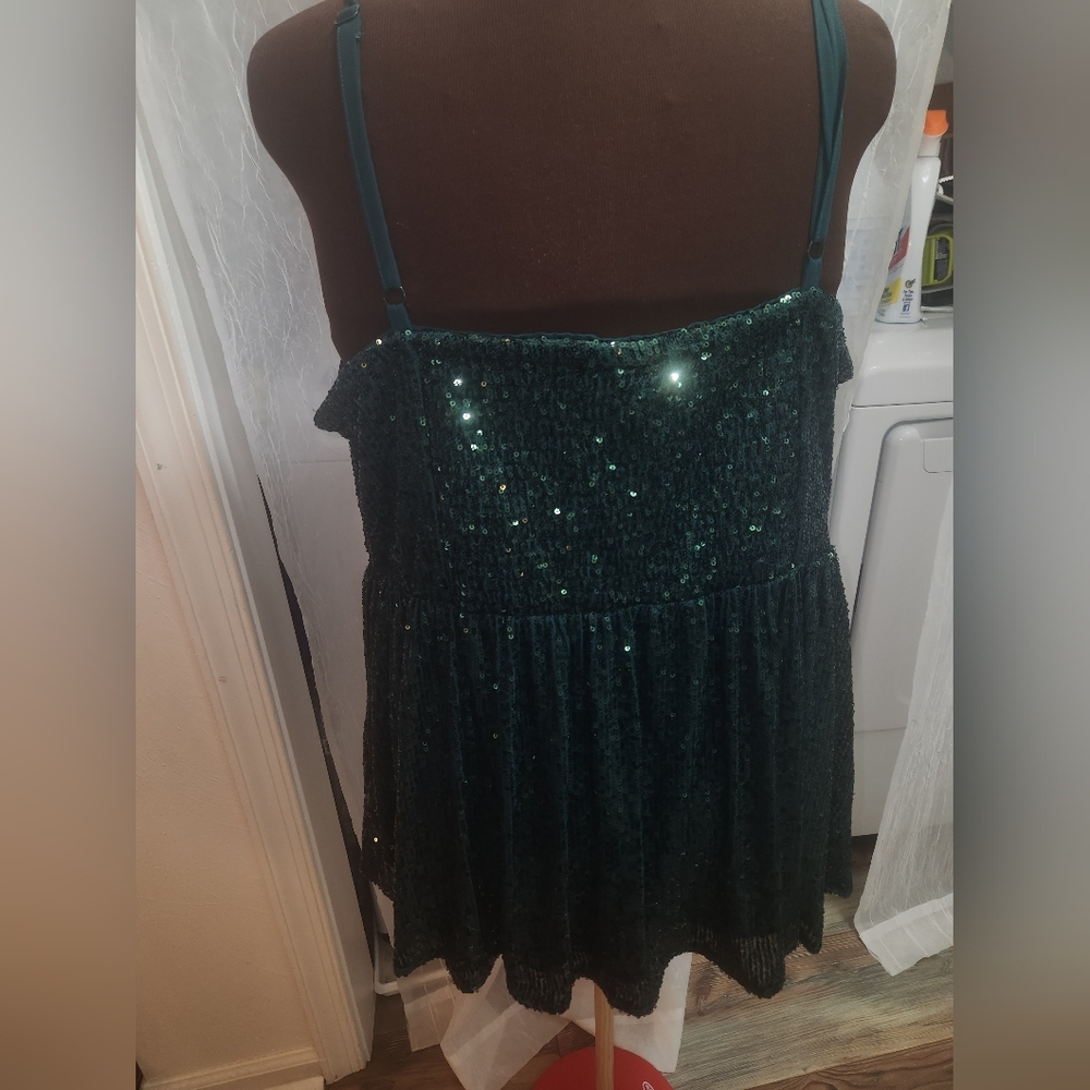 Sold...Green Sequin Women's Torrid Top Size 4 - Picture 7 of 10